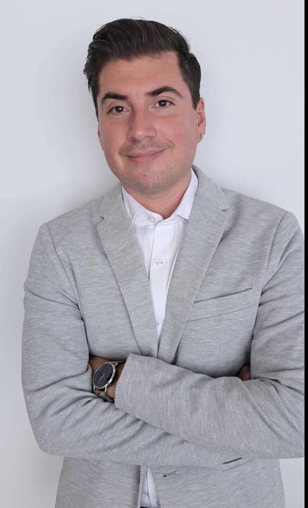 Sebastian Benavente, Courtier hypothécaire