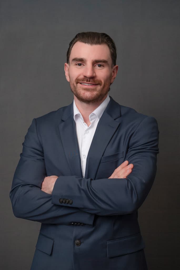 Olivier Babeux, Courtier hypothécaire stagiaire